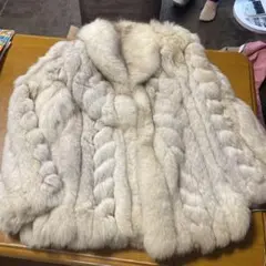 未使用級 近年人気 サガファー リアルファーコート フード付 軽量 