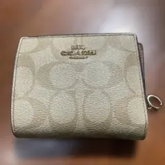 COACH ベージュ 二つ折り財布