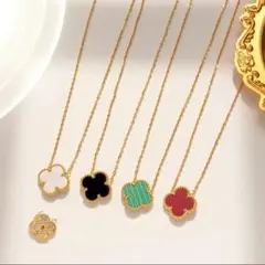 【新品】小ぶりな四つ葉のホワイトクローバーネックレス