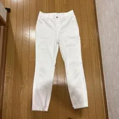 ホワイト スリムフィット カジュアルパンツ