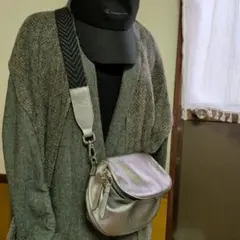 メタリックシルバーショルダーバッグ