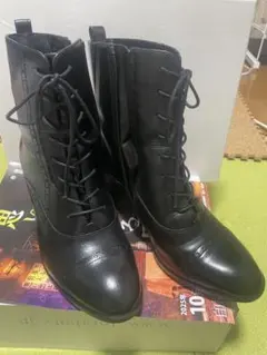 美品中古ブラックレザー レースアップブーツ 中ヒール