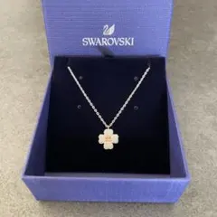 【美品】スワロフスキーネックレス　ペンダント クローバー　フラワー　シルバー
