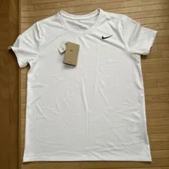 NIKE ナイキ　ドライフィット　Tシャツ　白　レディースナイキ