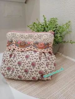 ハンドメイドポーチ/花咲く刺繍フリルポーチ