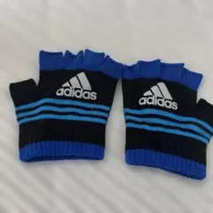 adidas 指なし手袋 黒と青のストライプ