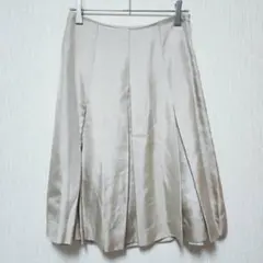 【Banana Republic】（S）タックフレアスカート/ツヤ感/着回しのサムネイル