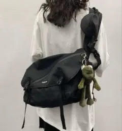 ナイロンワンショルダー 多機能 メッセンジャーバッグ 男女兼用 ミニポーチ付き