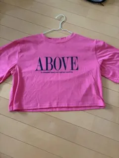 ABOVE ロゴ クロップド丈 半袖Tシャツ ピンクのサムネイル