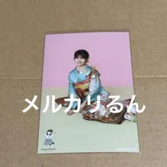 日向坂46 山下葉留花 足の小指を箪笥の角にぶつけた MV衣装 写真 座り