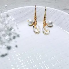 ゴールド×パール調 レジンピアス 上品 揺れる　桜　春　ハンドメイド