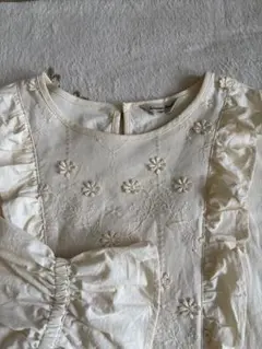【未使用品】サマンサモスモス フリル付き 花柄刺繍長袖シャツ オフホワイト