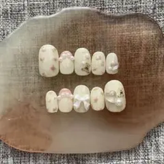 現品商品　ニュアンス　小花柄　ベージュホワイト×ピンク　パール　ネイルチップ