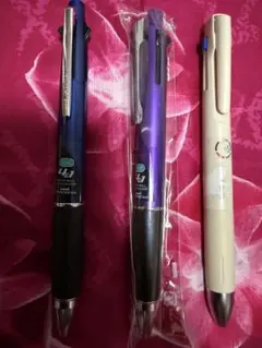 (1本無料のお値引き中！)４色ボールペン(Uni&ゼブラ 0.5) 3本