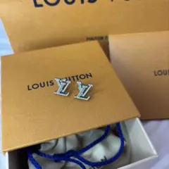 LOUIS VUITTON LVロゴ ピアス 最終値下げ