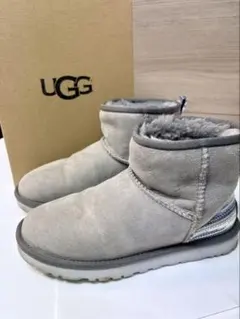 UGG クラシックミニ エスニック ブーツ 23cm グレー 箱付きのサムネイル