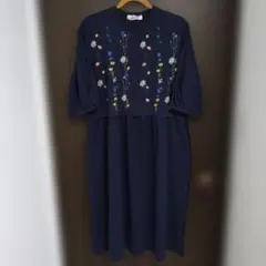 SUPERHAKKA　ネイビー 花柄刺繍 五分袖ワンピース