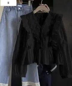 フリル付きブラック長袖ブラウス