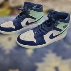 美品 ナイキ エアジョーダン1 ミッド 