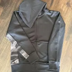カモフラージュ柄袖付き黒パーカー　ジャージ