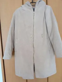 フード付きベージュムートンコート