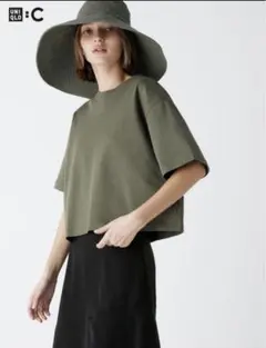 UNIQLO:Ｃ　オリーブグリーン クロップドTシャツ