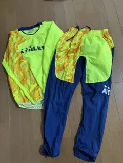 ATHLETA シャカシャカ上下セット　140cm キッズ