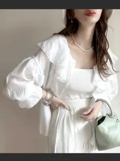ホワイト フリル付きシャツ バルーンスリーブ