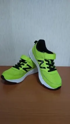 １回使用　New Balance ハンゾー 20.5cm 蛍光グリーン