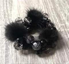 【新品】黒のシュシュ　ヘアゴム　ビーズ　　　　（匿名発送）