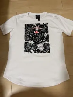 adidas フラワープリント 半袖Tシャツ