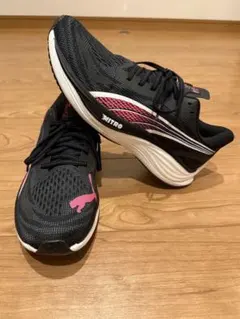 Puma ヴェロシティニトロ3 ランニングシューズ ブラック/ピンク　26.5㎝のサムネイル