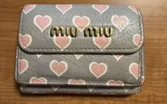 miu miu 三つ折り財布 ハート柄 グレーのサムネイル