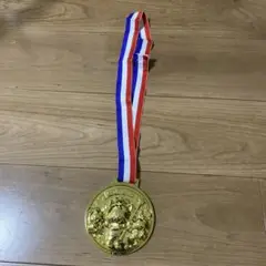 金色メダル 猫のキャラクター付き