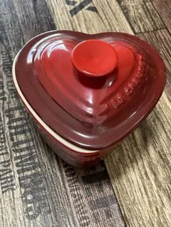 LE CREUSET ハート型両手鍋 赤 - メルカリ