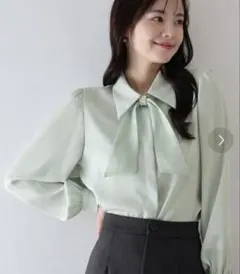 【新品未使用品】BLUEEAST パールモチーフリボンブラウス