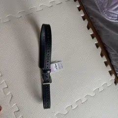 黒いレザーベルト 金属製バックル