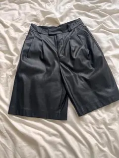 ZARA姉妹ブランド　stradivarius レザーハーフパンツ