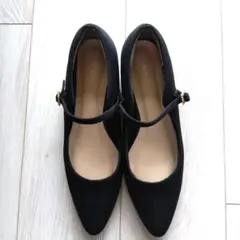 a.v.v　ブラックパンプス　ビジュー付きストラップ