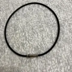 シンプルな黒いチョーカー