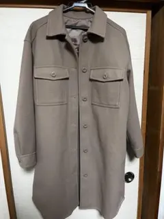 ベージュ ボタン付きシャツコート　GU