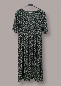 【earth music＆ecology】花柄ワンピース　ブラック　半袖