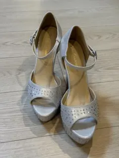 新品　シルバー スパンコール オープントゥ ハイヒール