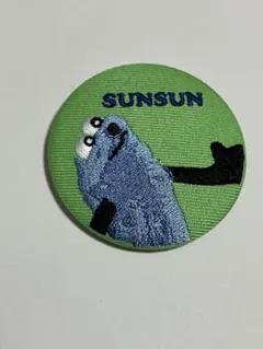 パペットスンスン 刺繍缶バッジ スンスン 全身 グリーン 新品のサムネイル