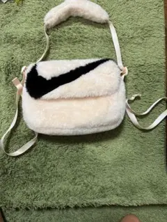 Nike ファーショルダーバッグ アイボリーピンク/ブラック