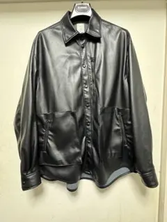Name. シンセティックレザーシャツ
