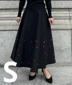 【極美品】JENNE ハート刺繍ニットスカート ブラック　Sのサムネイル