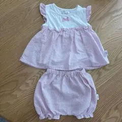 フリル付き白とピンクのベビー服セット
