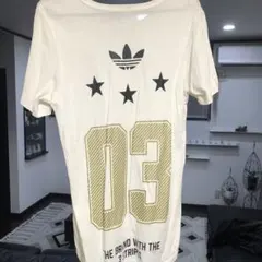 adidasバックプリントTシャツ