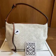 ロエベ　キュービィ　バッグ　ベージュ✖️オフホワイトのサムネイル